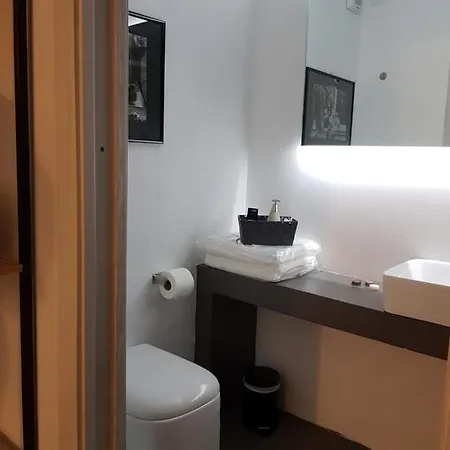 Unique Art Bed & Breakfast